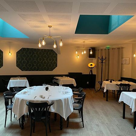 Restaurant Hotel Logis Chez Sophie Briouze 외부 사진