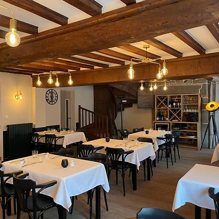 Restaurant Hotel Logis Chez Sophie Briouze 외부 사진