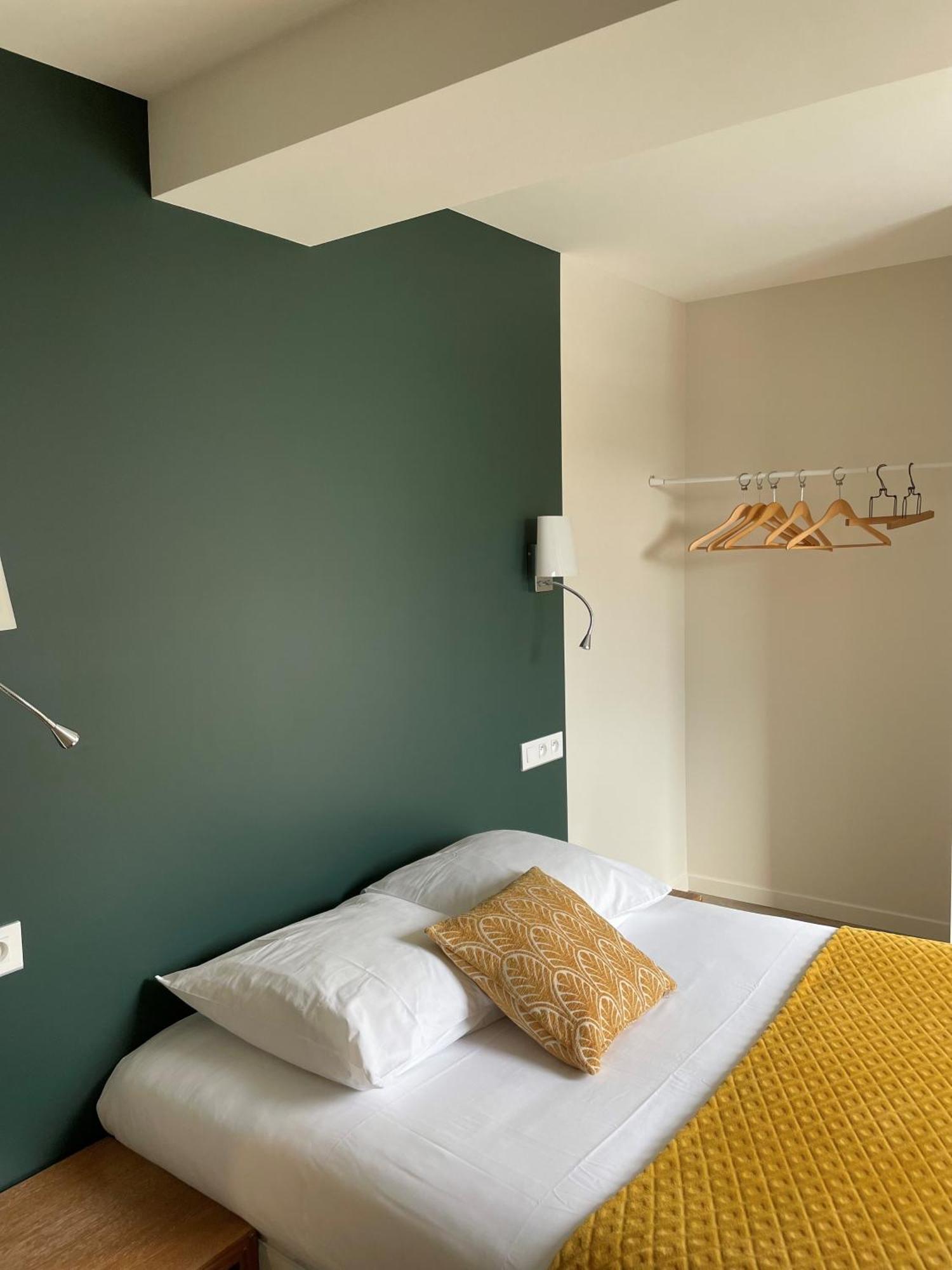 Restaurant Hotel Logis Chez Sophie Briouze 외부 사진