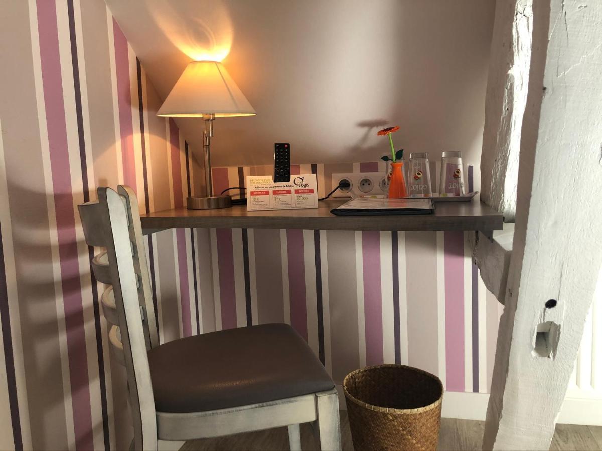 Restaurant Hotel Logis Chez Sophie Briouze 외부 사진
