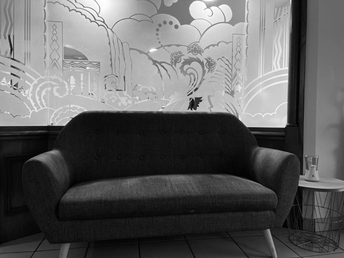 Restaurant Hotel Logis Chez Sophie Briouze 외부 사진