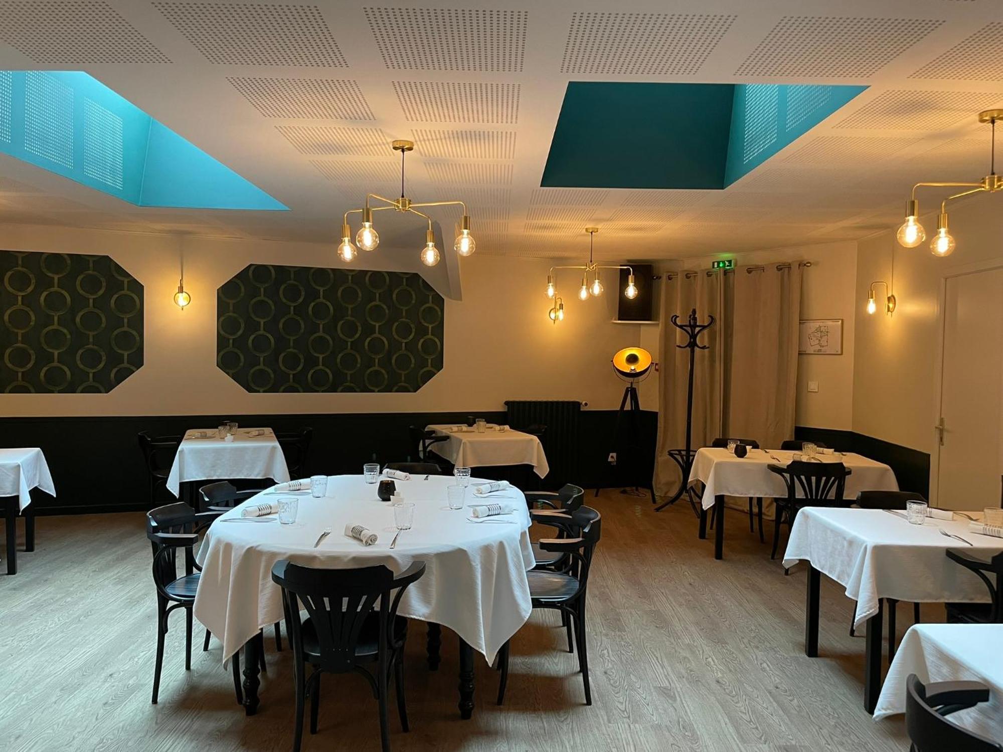 Restaurant Hotel Logis Chez Sophie Briouze 외부 사진