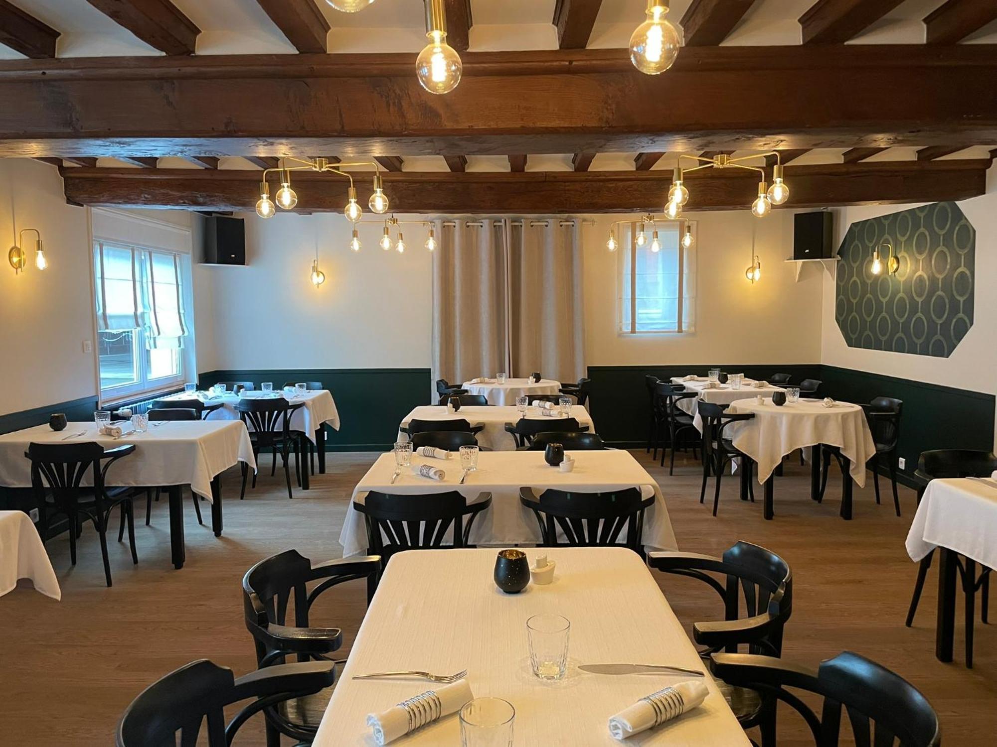 Restaurant Hotel Logis Chez Sophie Briouze 외부 사진