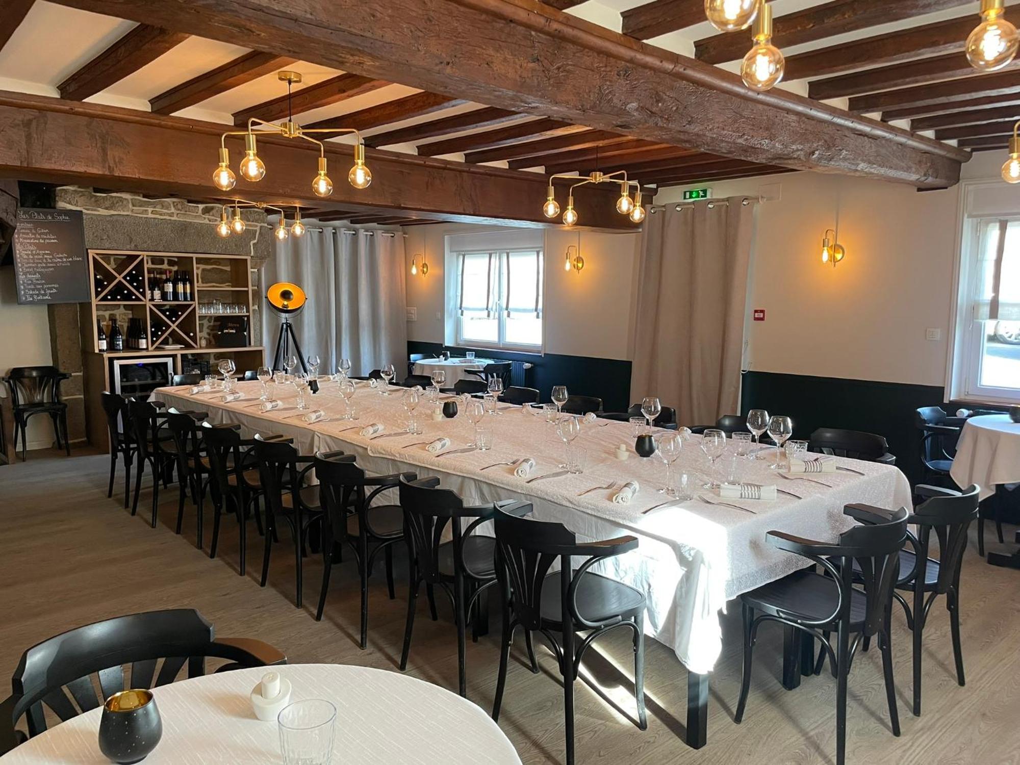 Restaurant Hotel Logis Chez Sophie Briouze 외부 사진