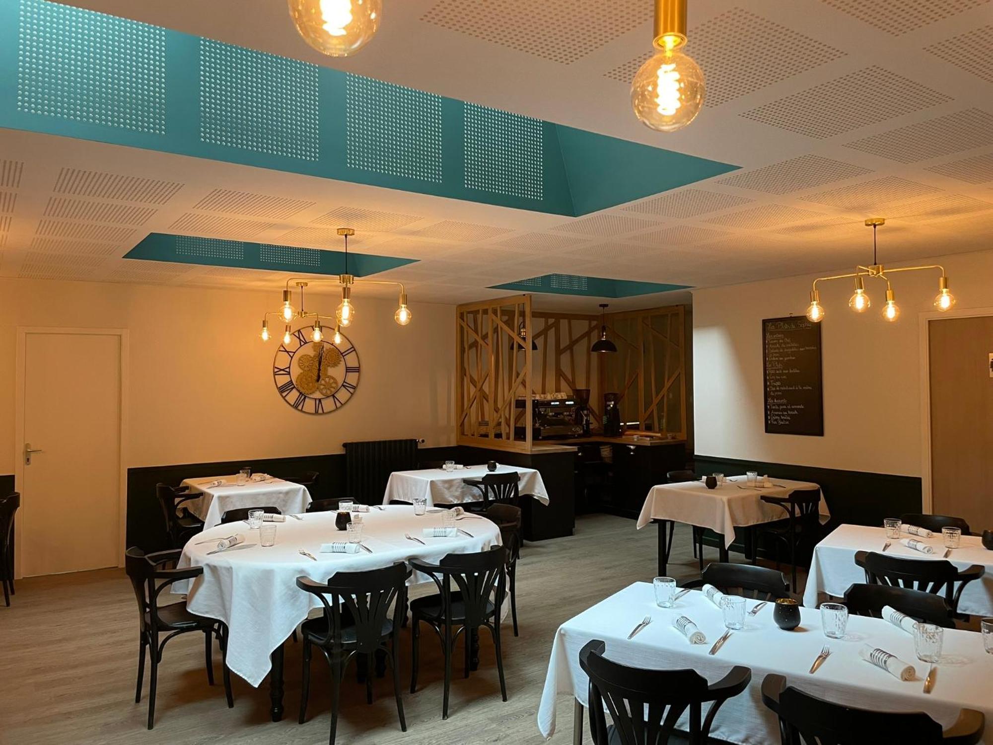 Restaurant Hotel Logis Chez Sophie Briouze 외부 사진