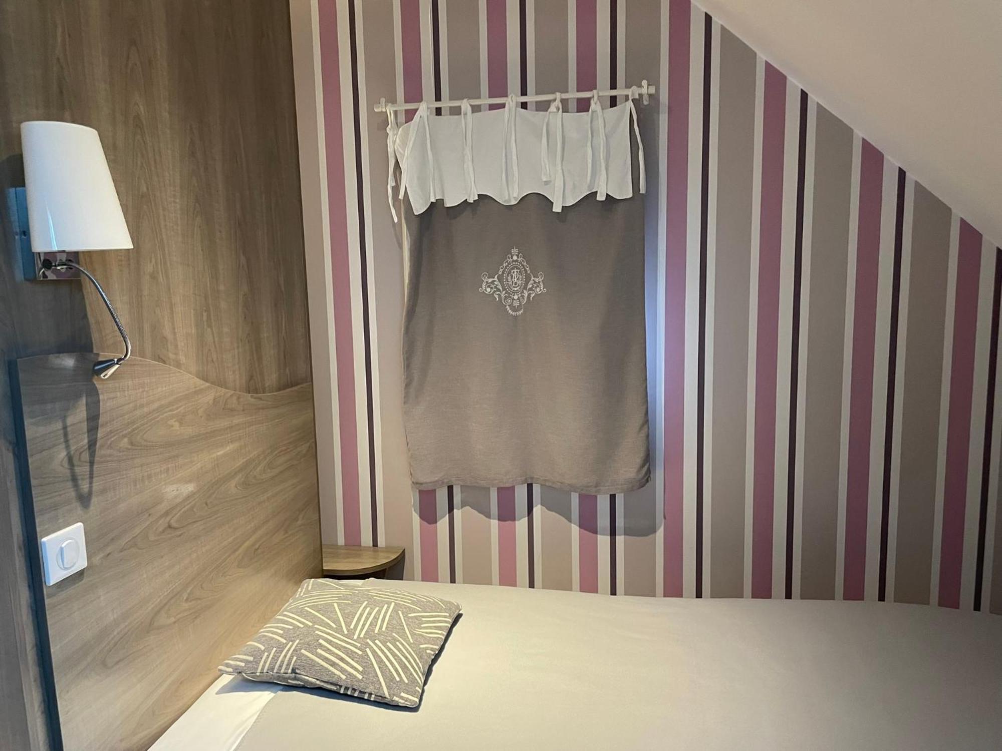 Restaurant Hotel Logis Chez Sophie Briouze 외부 사진