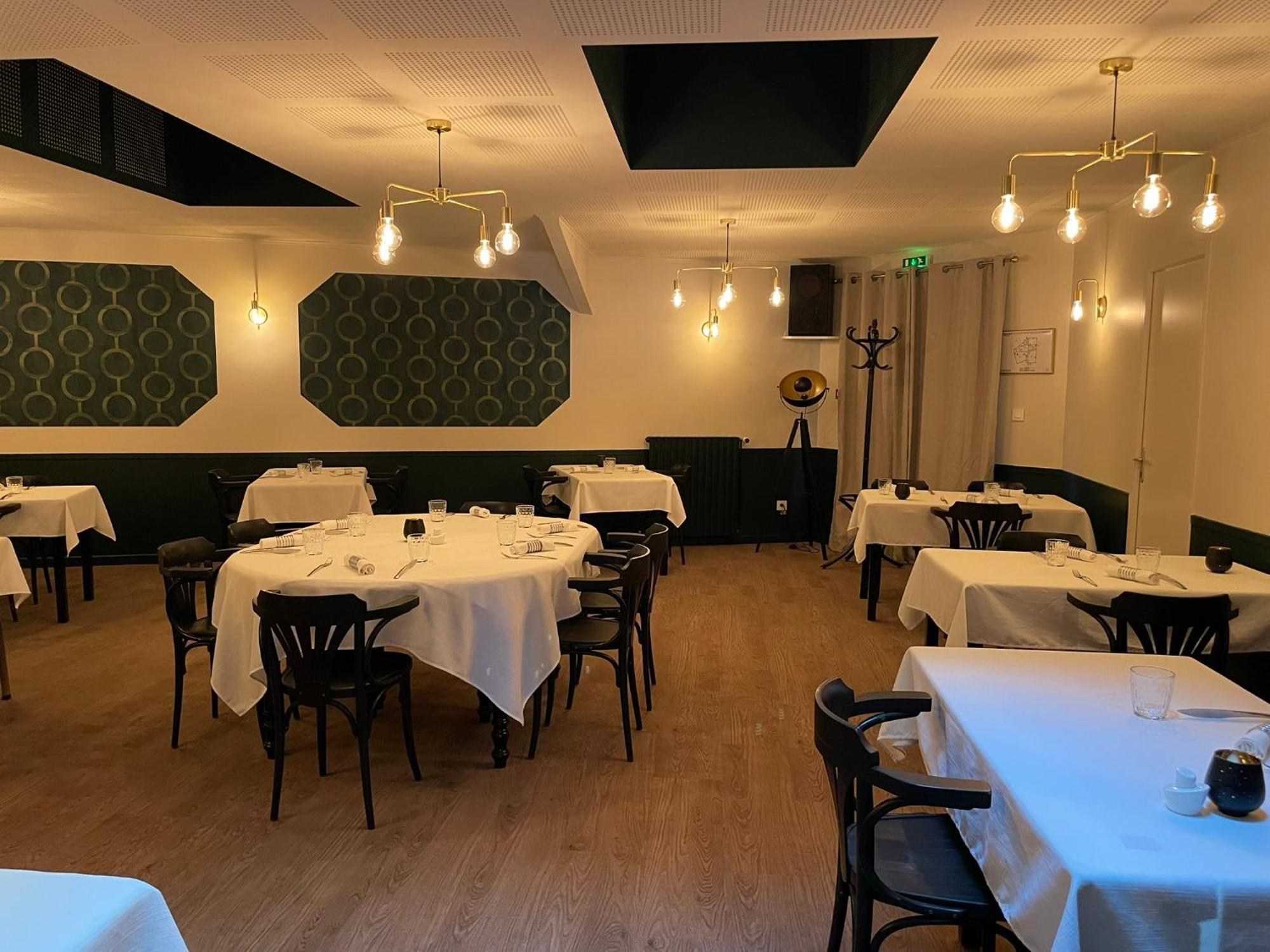 Restaurant Hotel Logis Chez Sophie Briouze 외부 사진