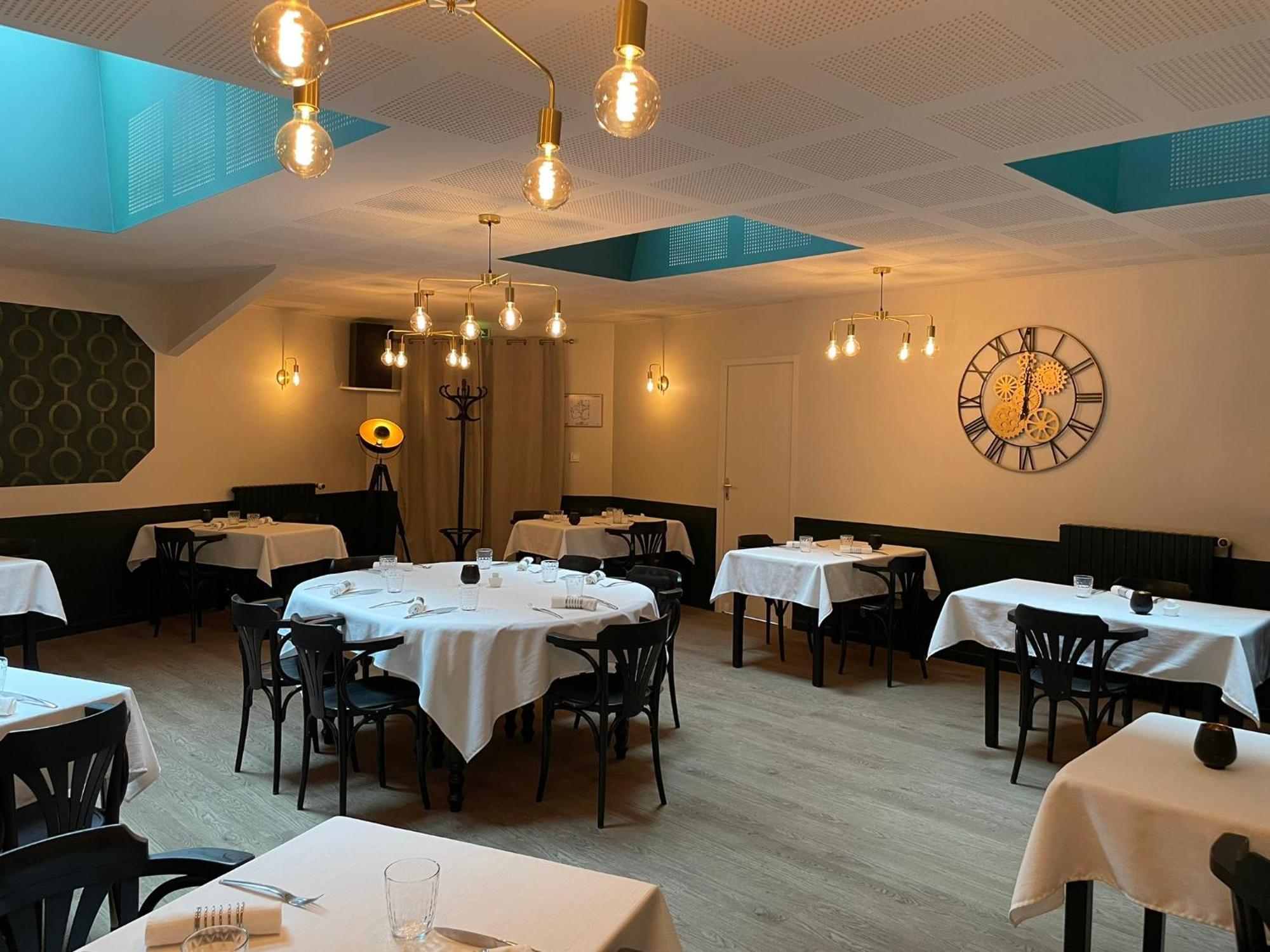 Restaurant Hotel Logis Chez Sophie Briouze 외부 사진