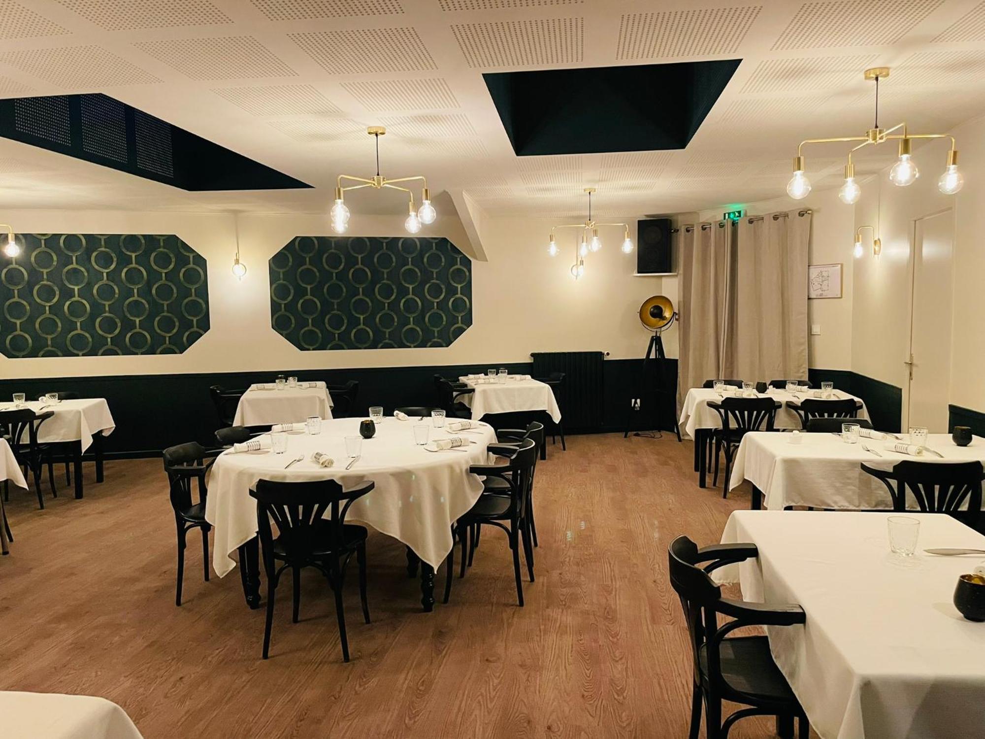 Restaurant Hotel Logis Chez Sophie Briouze 외부 사진