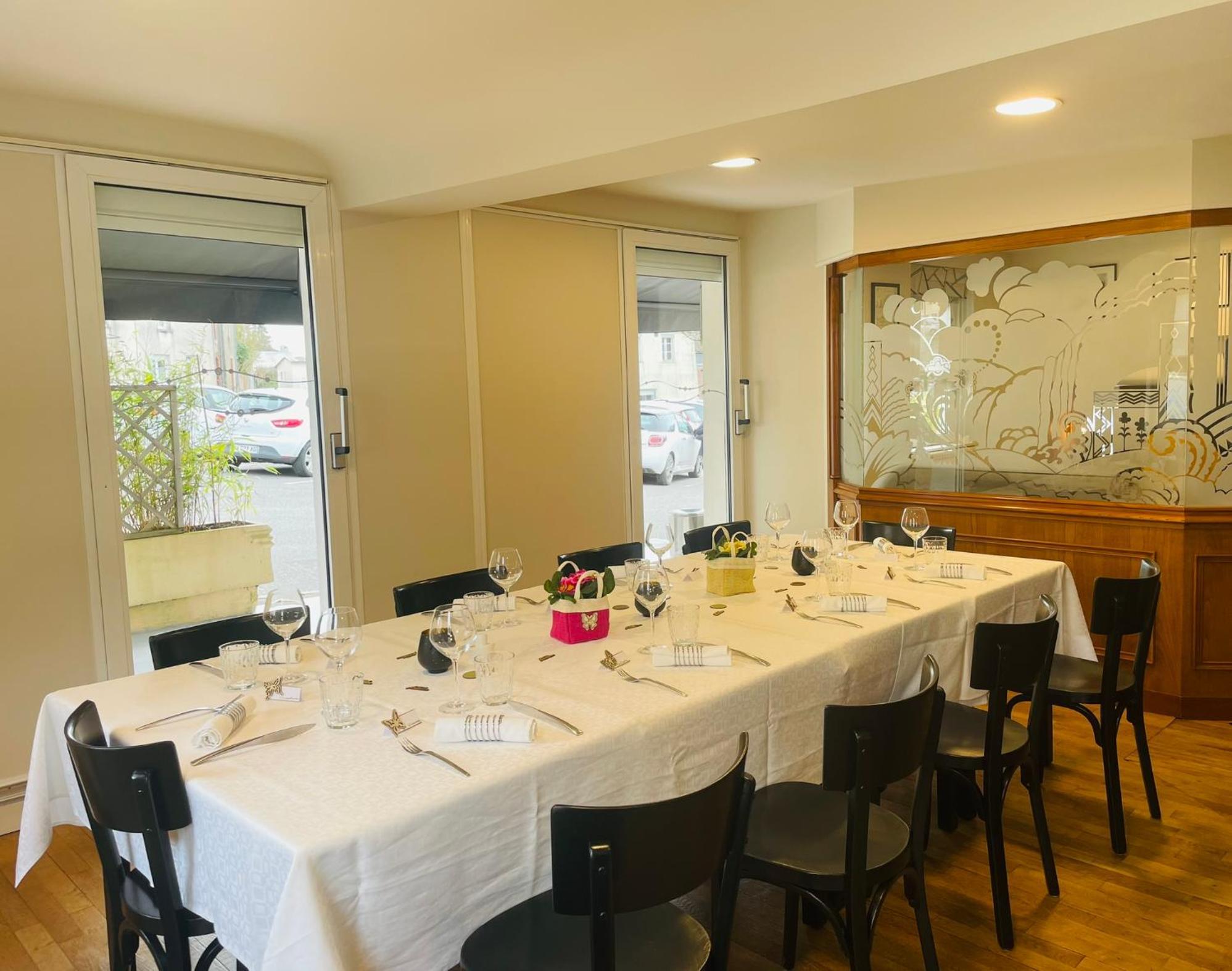 Restaurant Hotel Logis Chez Sophie Briouze 외부 사진