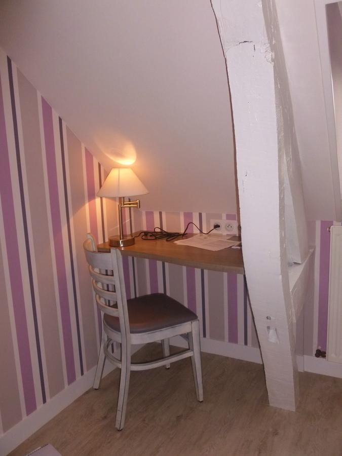 Restaurant Hotel Logis Chez Sophie Briouze 외부 사진